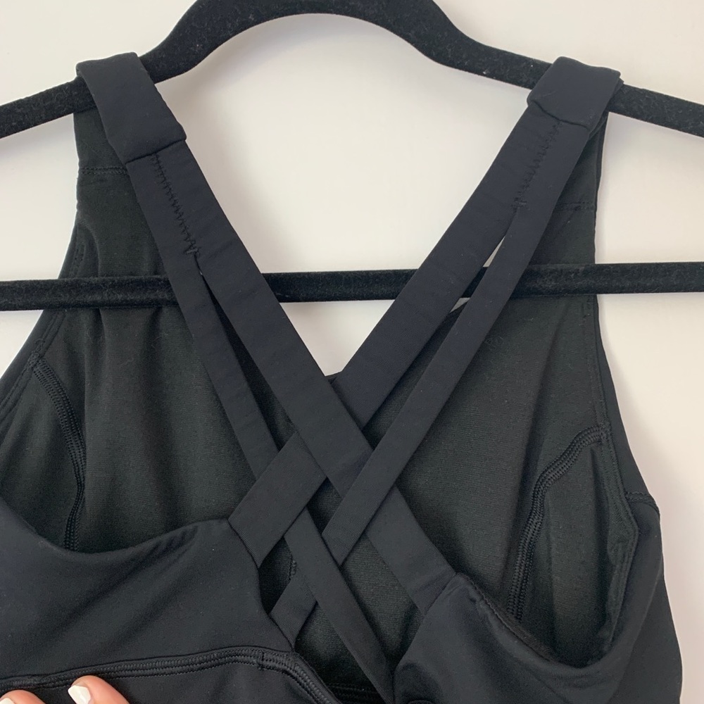 Lululemon black tank w/ built in sports bra. Sz 2